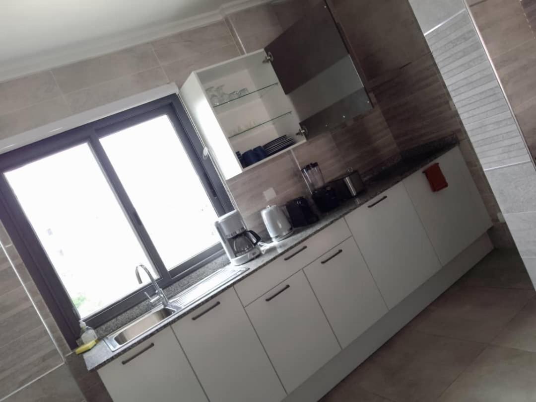 Luxury Suites Chester One Dakar Exteriör bild