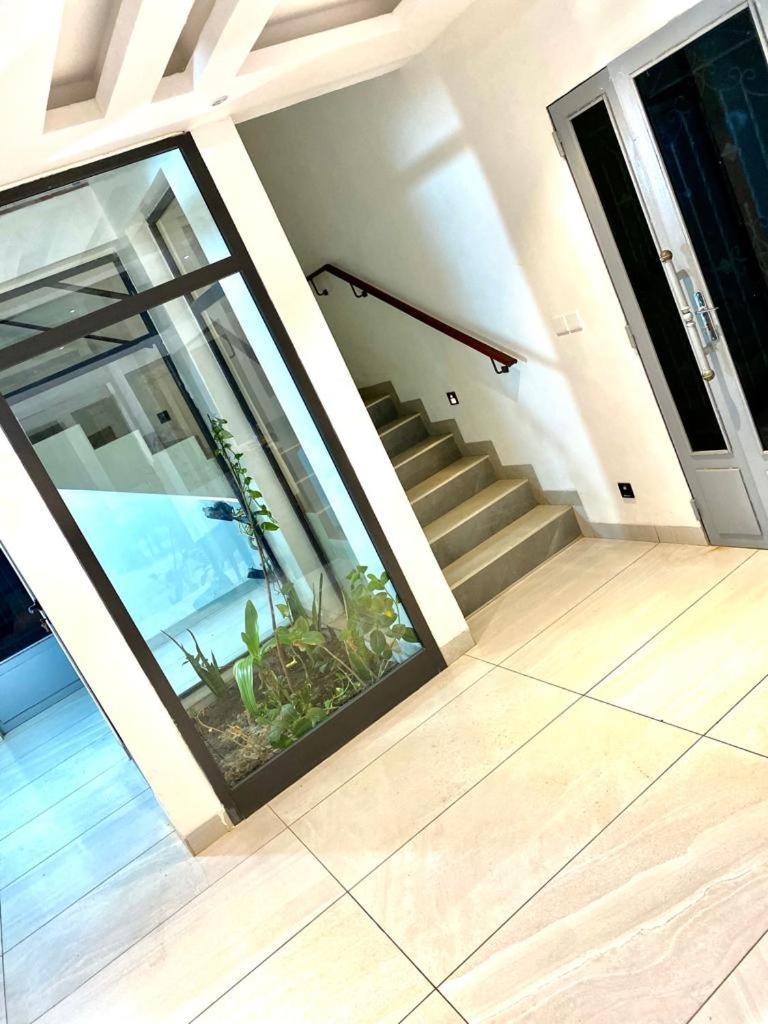 Luxury Suites Chester One Dakar Exteriör bild